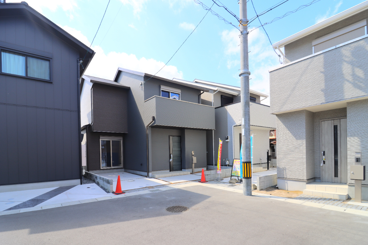 コミュニティが広がる夢のまち！駐車２台可能！全居室６帖以上＆LDK20帖以上