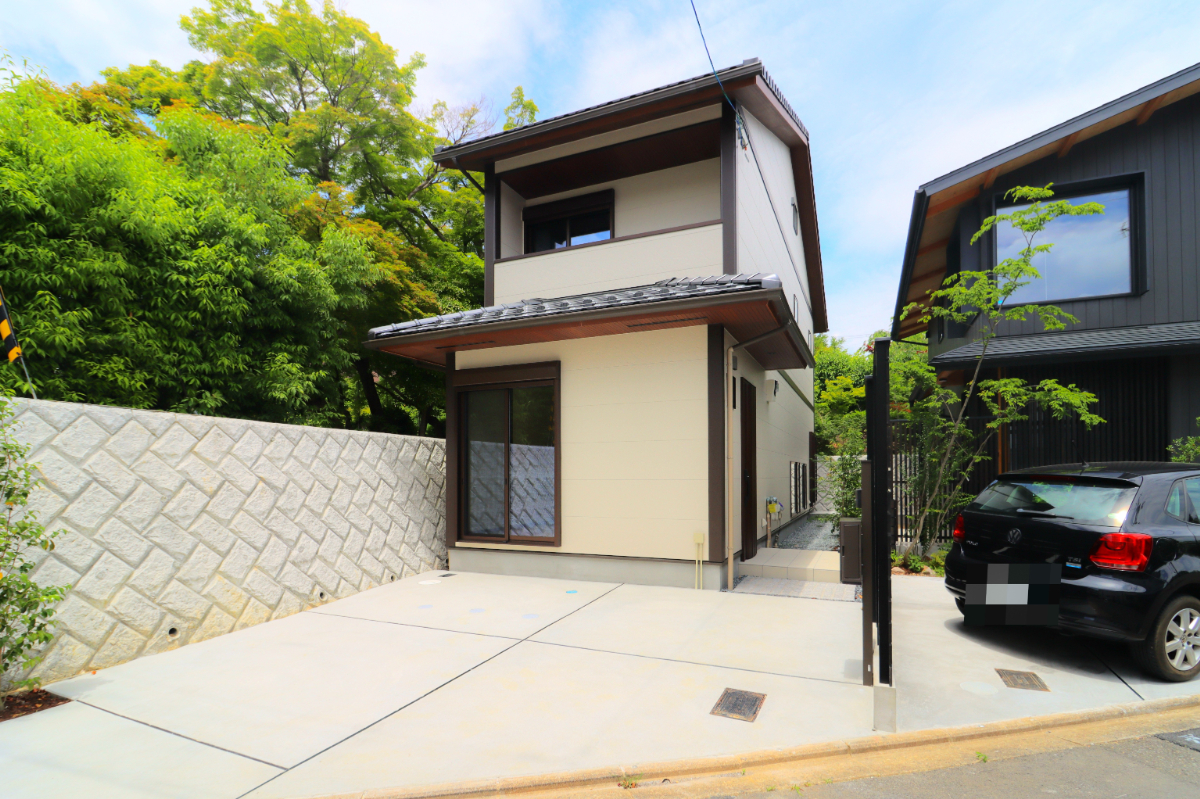 ぽかぽか南東向き🌞土地広々４２坪＆間口7.7ｍ！