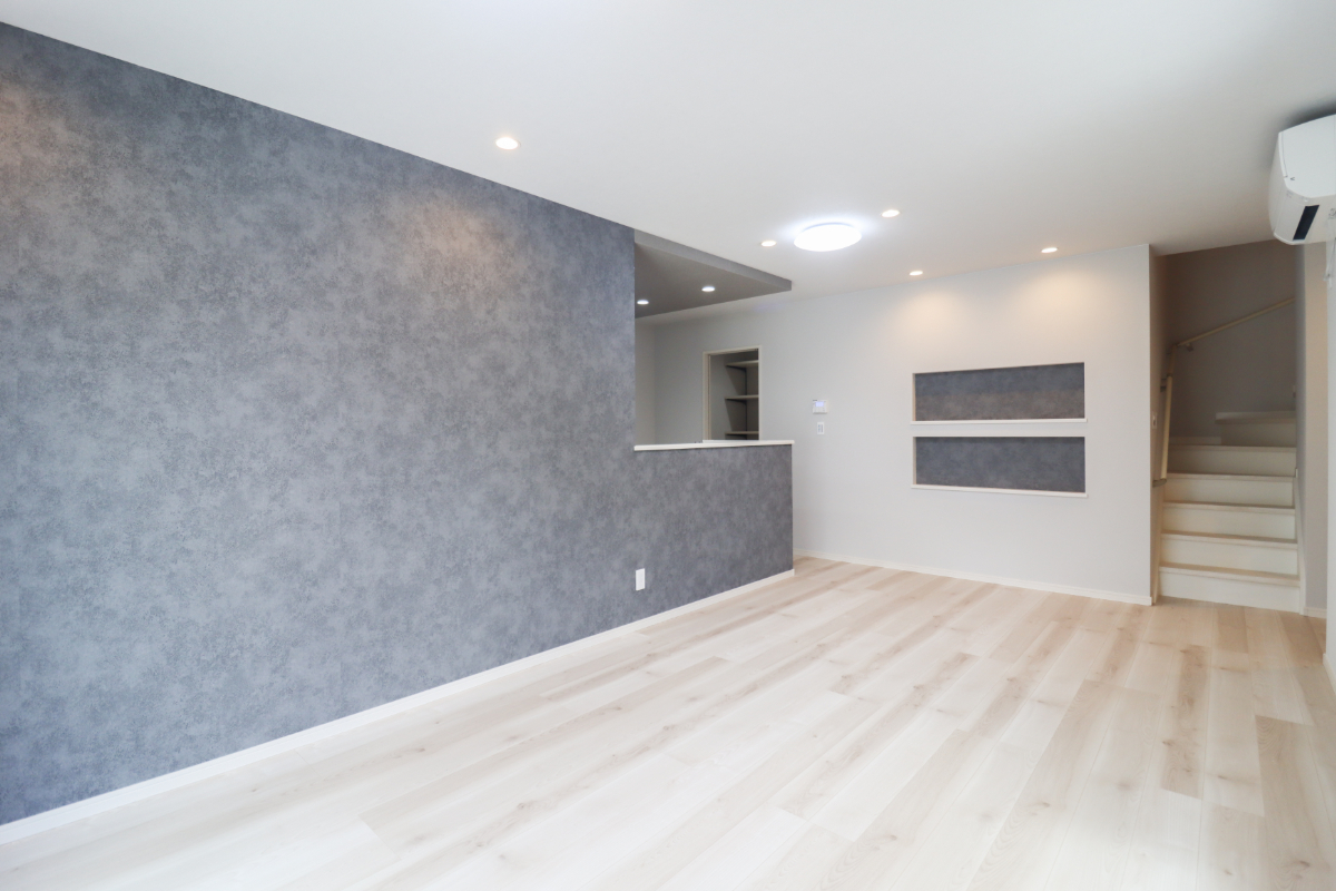 「ドリームタウン篠町見晴２丁目」ぽかぽかとした陽当たりが魅力の南西角地。 JR馬堀駅まで徒歩10分と、通勤・通学にも安心の立地です🚃