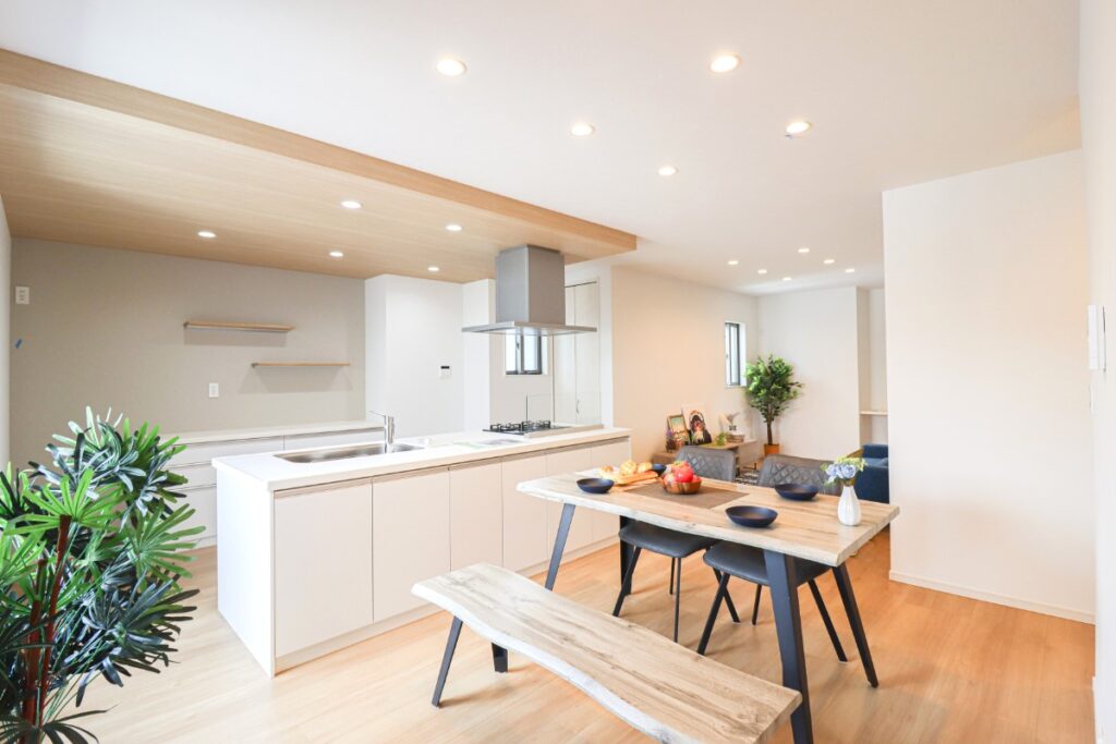 独立しているアイランドキッチン