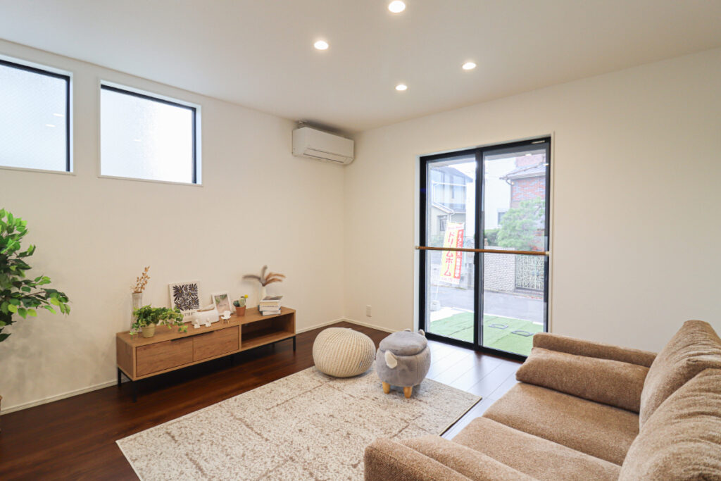 太陽発電を標準搭載・全室南向き・LDKには収納を設け、洗面室からお庭に出入り可能