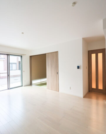 玄関の収納が広くベビーカーもスッキリ入る