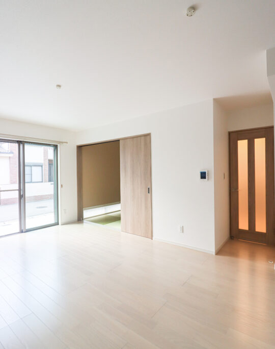 玄関の収納が広くベビーカーもスッキリ入る