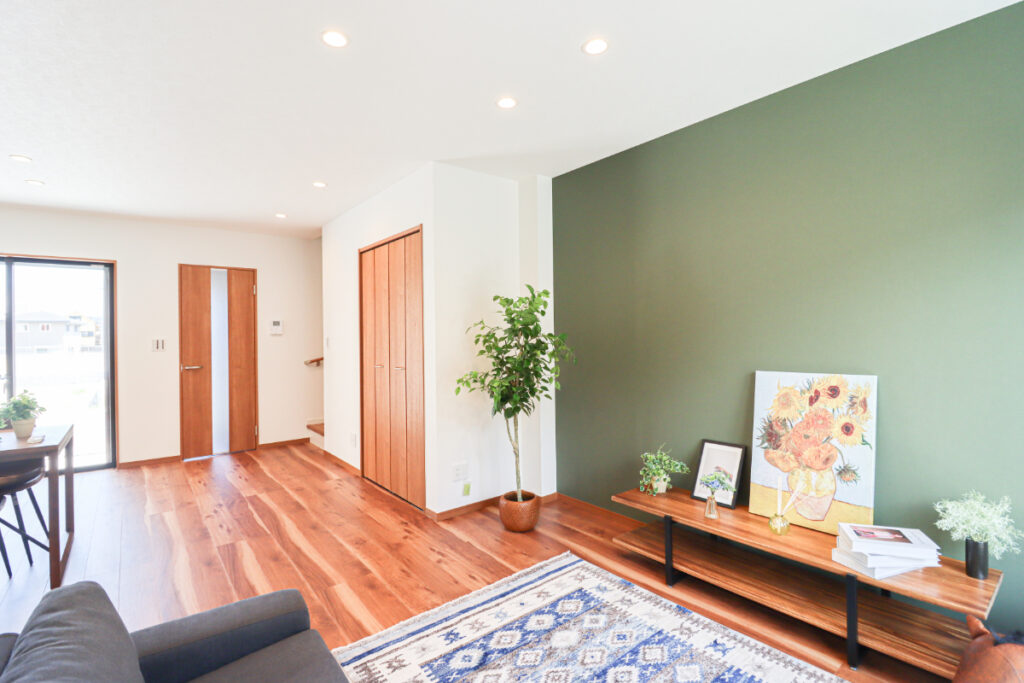 インテリアが似合う雰囲気・光が差し込み賑やかになります