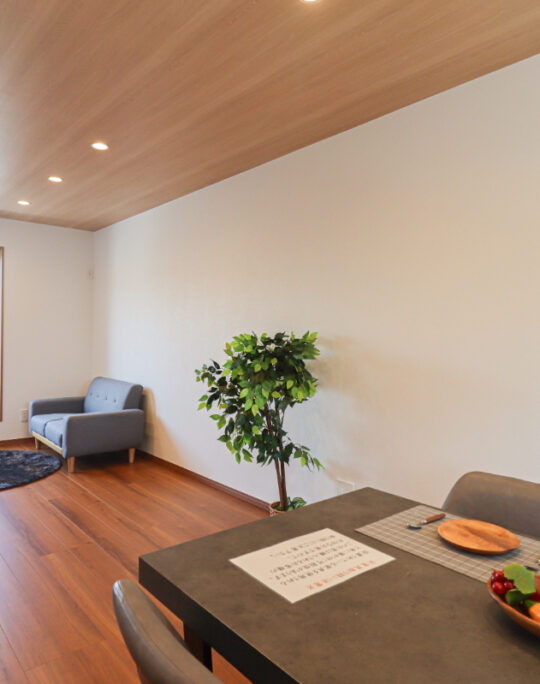 温かみのある色味でご家族が賑やかに