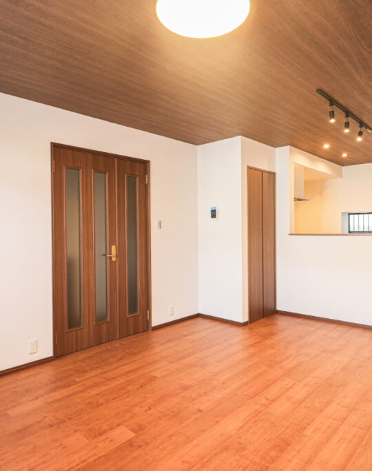 シックな畳のお部屋で家族で寛げる