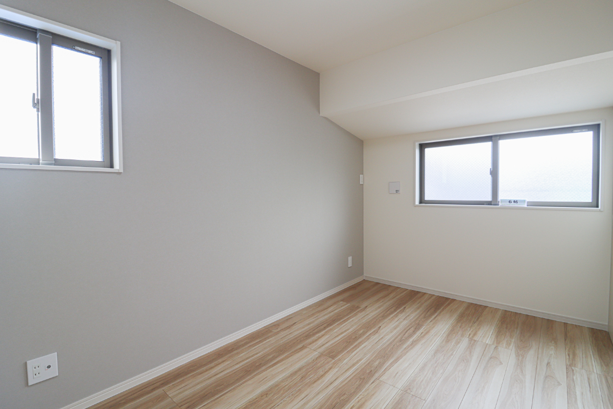 「ドリームタウン椥辻草海道町」南向きで明るく、前道幅員8.6ｍのゆとりある立地。 地下鉄「椥辻」駅まで徒歩3分の、利便性の高い住環境です。