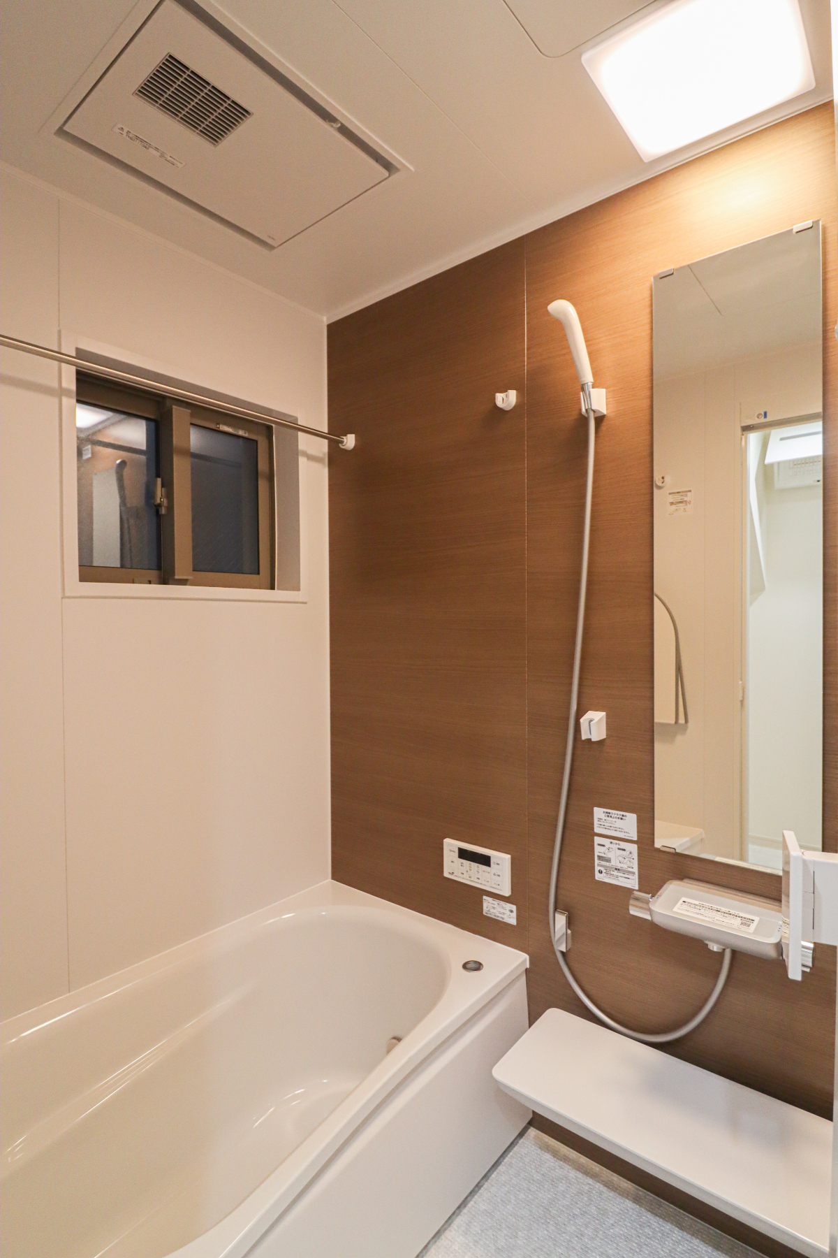 「ドリームタウン椥辻草海道町」南向きで明るく、前道幅員8.6ｍのゆとりある立地。 地下鉄「椥辻」駅まで徒歩3分の、利便性の高い住環境です。