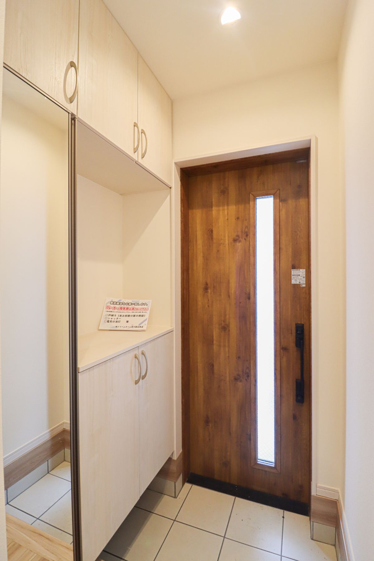 「ドリームタウン椥辻草海道町」南向きで明るく、前道幅員8.6ｍのゆとりある立地。 地下鉄「椥辻」駅まで徒歩3分の、利便性の高い住環境です。