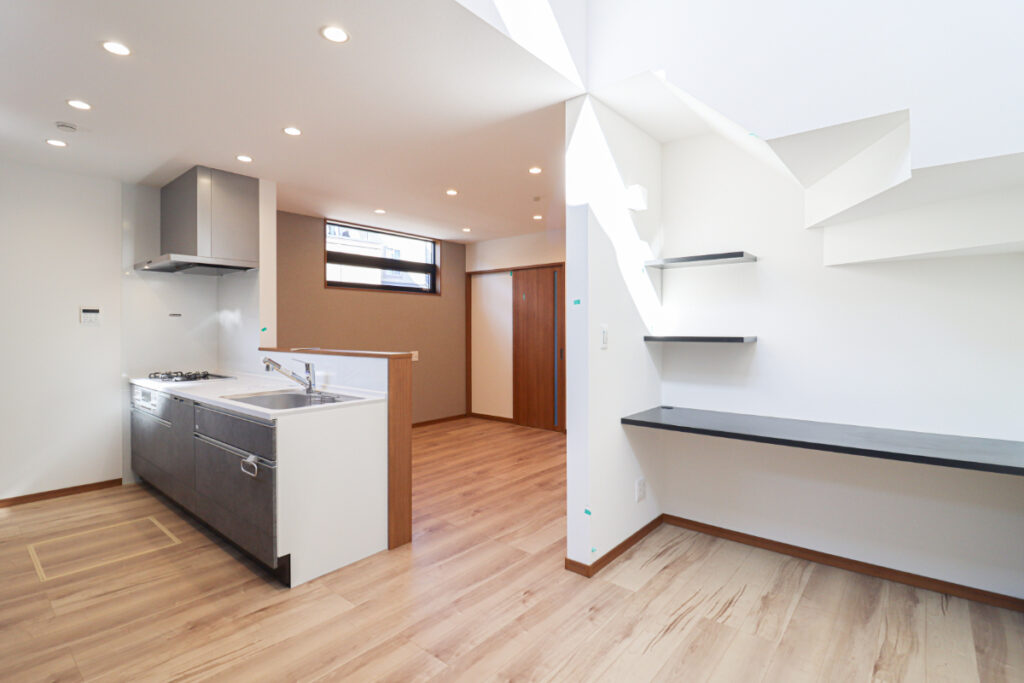 スッキリ角地で前道＆間口６ｍ以上