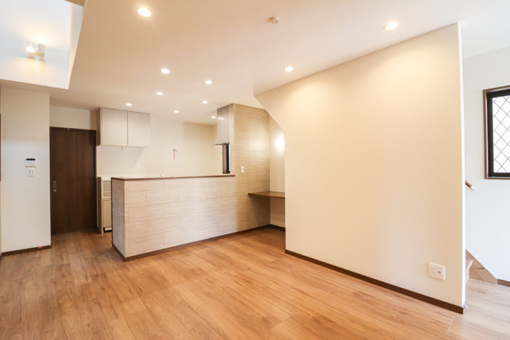 吹抜がお部屋を照らす