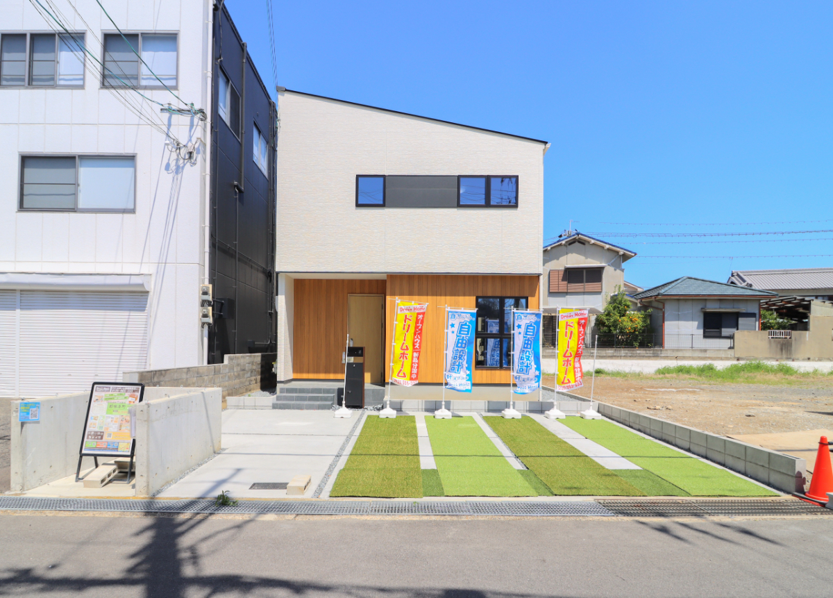 「ドリームタウン郡家本町」間口8ｍ超の開放感。51坪のゆとりが叶える、理想の邸宅スタイル。
