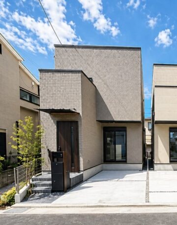 大阪府摂津市「洗練されたデザインと開放感が際立つ、街並みに映えるモダンな住まい」