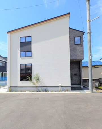 光と木のぬくもりに包まれる、開放感あふれるLDK