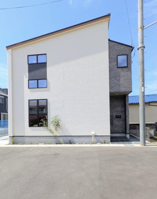 兵庫県伊丹市「光と木のぬくもりに包まれる、開放感あふれるLDK」