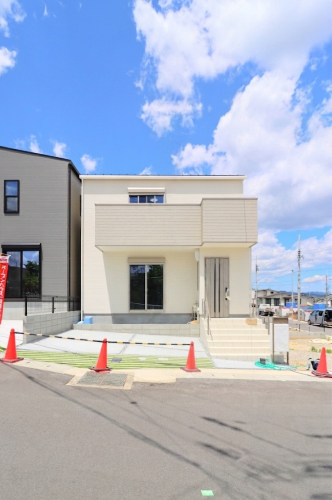 京都府長岡京市「南東向きの明るさと、7.6mのゆとりある間口が魅力」