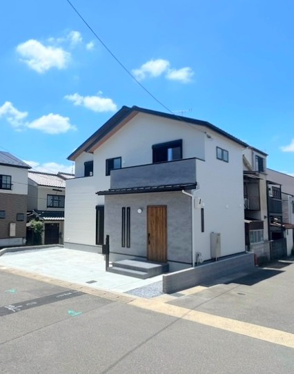 S様邸「角地だからこそ叶う、開放感。街並みにひときわ映える存在感」