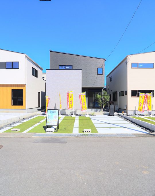 大阪府高槻市「駐車３台・土地51坪・中庭・間口8ｍ超え」